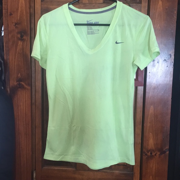 🌺Worn Once Nike Dri-Fit T-Shirt🌺 - Picture 1 of 5